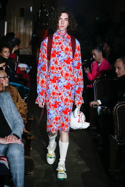 Look 60